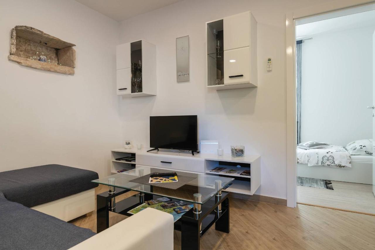 Apartment Petra Pula Exterior foto